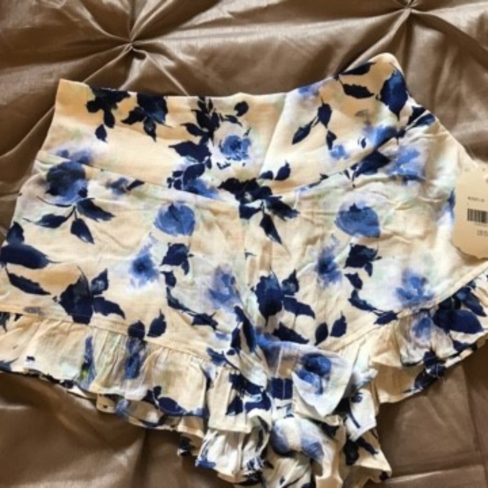 Altar'd State Floral Flowly Shorts - NWT size L